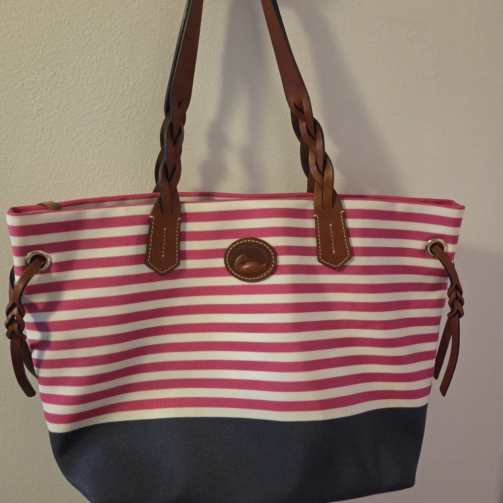VEUC  Dooney & Bourke Sullivan Shopper Pink & White Large Tote w Elegant Design